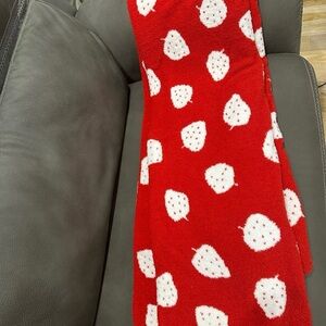 New Without Tags Rae Dunn Strawberry Plush Throw Blanket 50”X70”